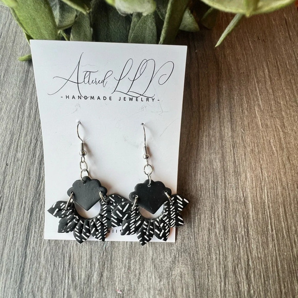 #057 Handmade- B&W Stripe Sunburst - Picture 2 of 2